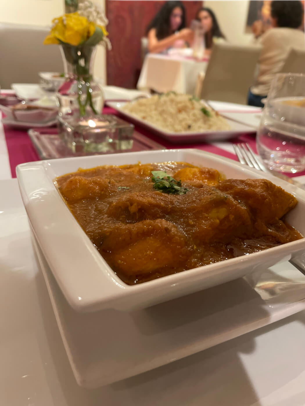 Plat en sauce restaurant Indien Rose Indien
